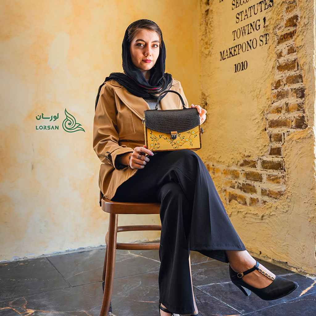 کیف-چرم-و-چوب-نگارگری-بهار