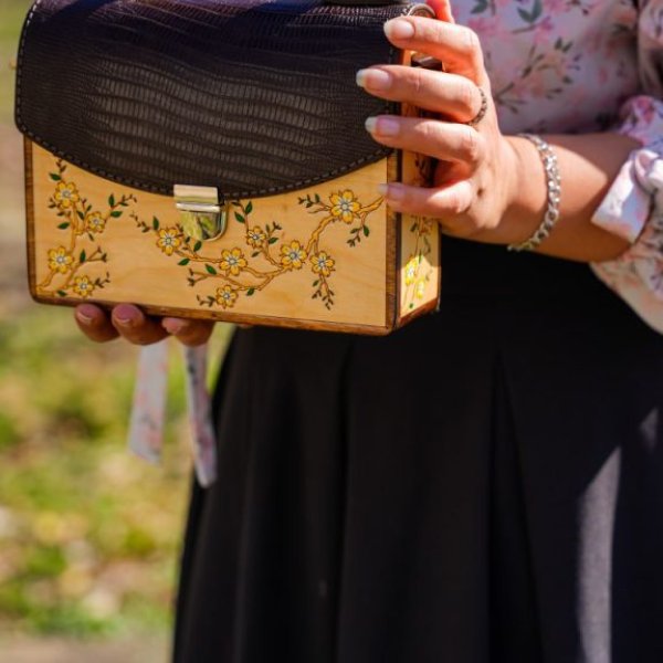 کیف چرم دوشی بهار